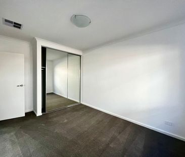 Modern 4 Bedroom House for Rent - Photo 2