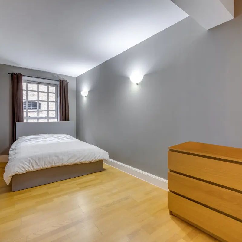 3 bedroom flat in 18 Gainsford Street - Photo 1