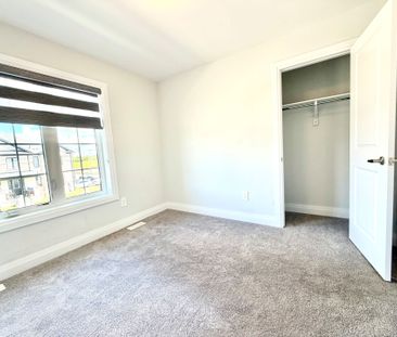 For Lease - 49 Corley Street, Kawartha Lakes, Ontario - Photo 6