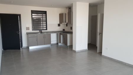 Location Appartement 3 pièces 62m² ST LEU 97436 - Photo 4