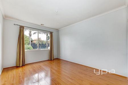 Stylish and Spacious Family Home in a Prime Location! - Photo 5