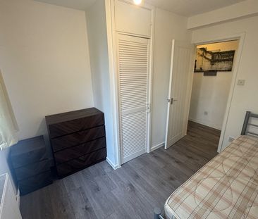 2 Bed Flat, Miranda Court, M5 - Photo 1