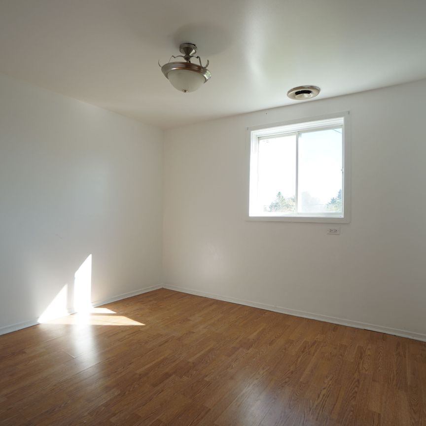 For Lease - 612 Russell Road Unit# Upper level, Clarence-Rockland, Ontario - Photo 1