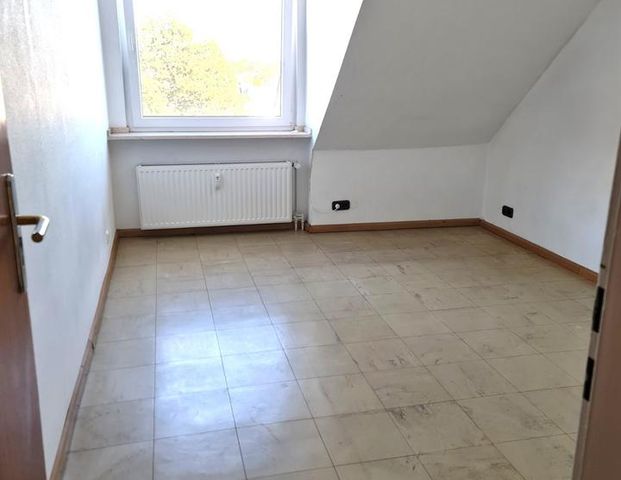 Schöne 4-Zimmer-Wohnung mit Garage in zentraler Lage - Foto 1