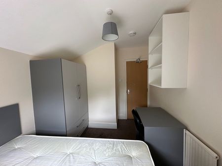 5 Bed Terraced House, Donnington Road, RG1 - Photo 4