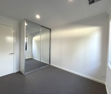 Stunning 3 Bedroom Modern Home! - Photo 2