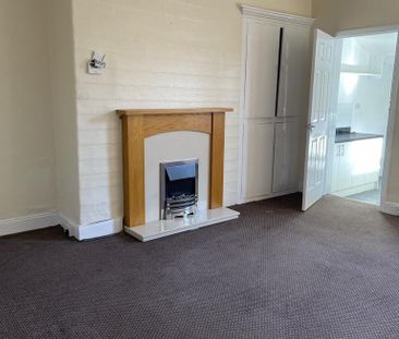 3 bedroom flat to rent - Photo 3
