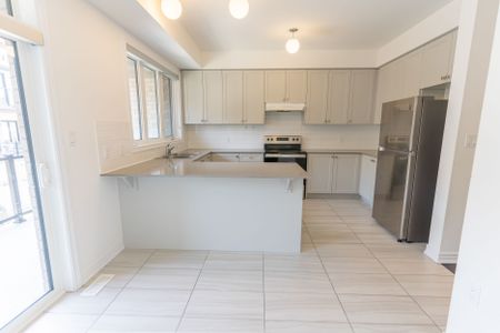 For Lease - 3 Steamboat Way, Whitby, Ontario - Photo 5