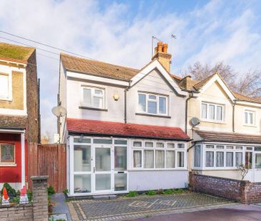 4 bedroom semi-detached house to rent - Photo 4