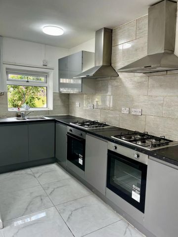 5 bedroom terraced house to rent - Photo 3