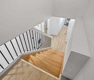 Beautiful Detached Home in Fairbank - Newly Renovated Basement Suite! - Photo 1