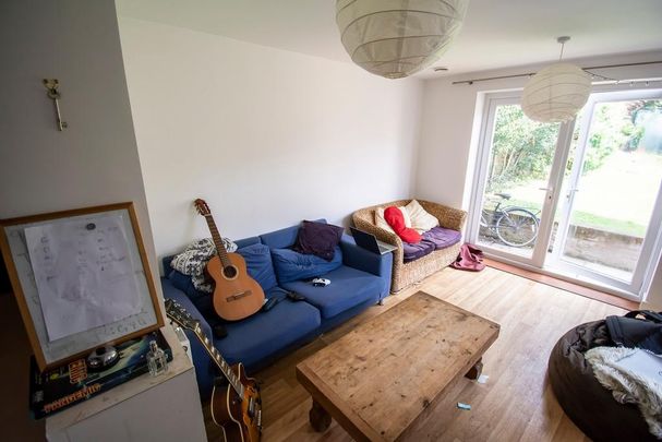 6 bedroom detached house to rent - Photo 1