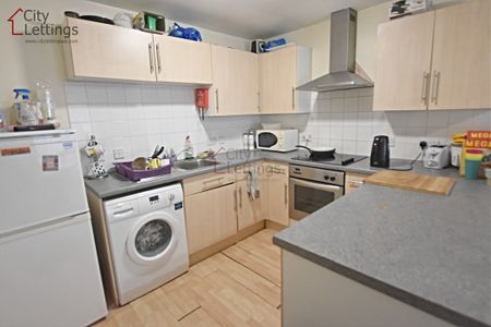 4 Bedroom Flat - Photo 5