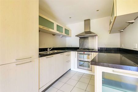 A contemporary style apartment set in the heart of Sevenoaks. - Photo 5