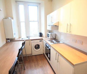 3 bedroom flat to rent - Photo 6