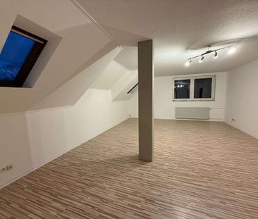 Schöne zwei Zimmer Dachgeschosswohnung mitten in Lage - Photo 5