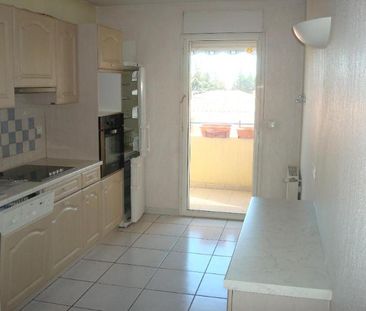 Location Appartement 4 pièces 87m² DRAGUIGNAN 83300 - Photo 2