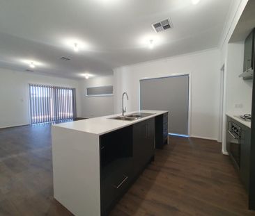 STUNNING BRAND NEW 4 BEDROOM HOME WITH 2ND LIVING - Photo 2