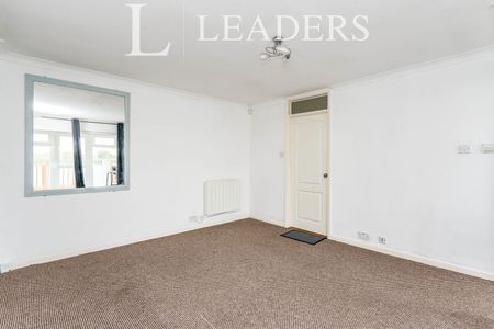 1 bedroom flat to rent Parham Road - Photo 2