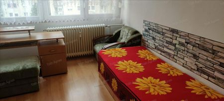Kiadó jó állapotú panel lakás - Szolnok - Photo 2
