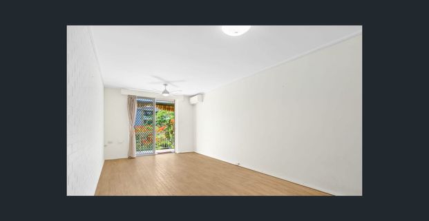 MODERN RIVERSIDE UNIT -5 MINUTE WALK TO UQ + CITY CAT - Photo 1