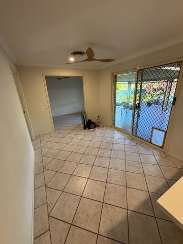 Stylish 3-Bedroom Family Home in Prime Parkwood Location - Photo 5