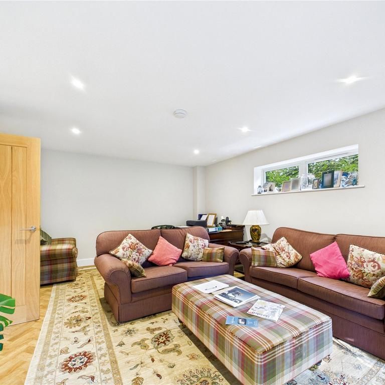 5 bedroom detached house to rent - Photo 1