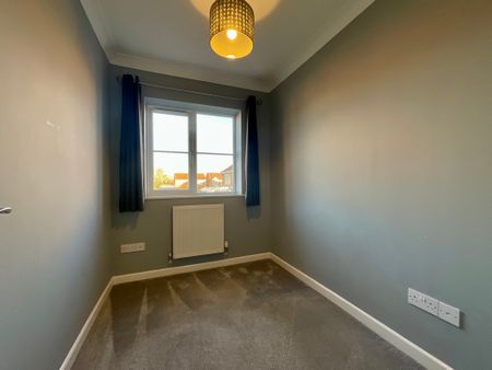 3 bedroom Semi-Detached House to let - Photo 5