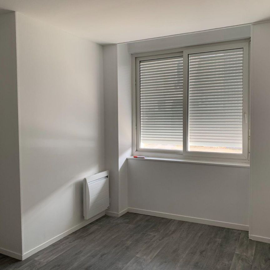 Appartement de type II composé d'un séjour-cuisine, une chambre, salle d'eau, wc. - Photo 1