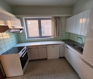 Uitzonderlijk ruim appartement met 4 slaapkamers, bureau en dubbele... - Photo 2