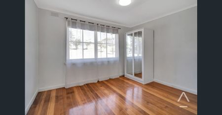 Charming Family Home - Photo 4