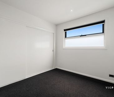 Stylish & Spacious Double-Storey Living - Photo 2