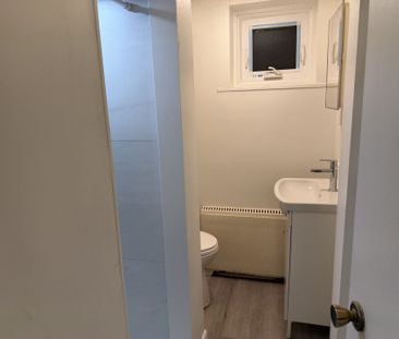 For Lease - 11 Parkwood Avenue Unit# Lower, Toronto, Ontario - Photo 5