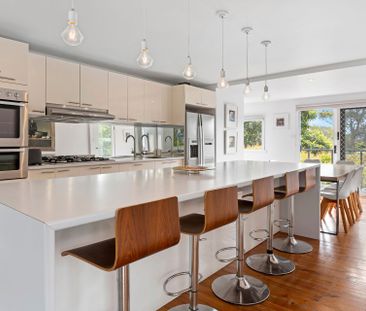 Large Home by the Beach! (Can be partly furnished by request) - Photo 6