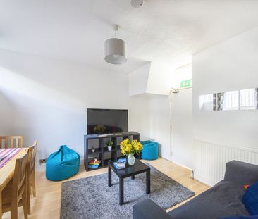 6 Bed Terraced House, Milner Road, BN2 - Photo 1