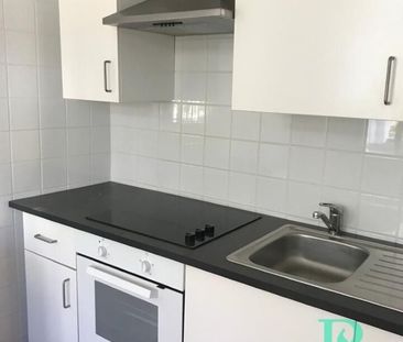 Blick ins Grüne! Zentrumsnahe Loggia-Wohnung – WG geeignet! Garagen... - Photo 3