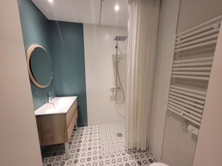 Location Appartement 2 pièces 43m² LA ROCHELLE 17000 - Photo 4