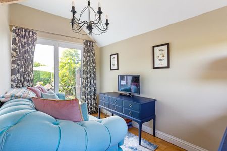 3 bedroom semi-detached house to rent - Photo 2