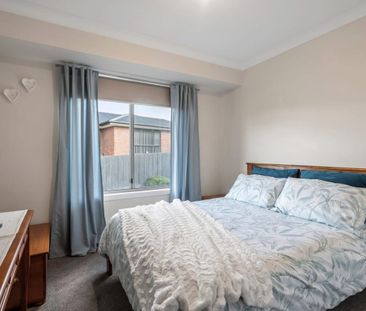 Family Home in Brighton - Photo 2