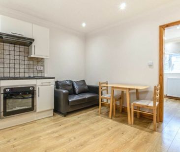 Chiswick High Road - Photo 4