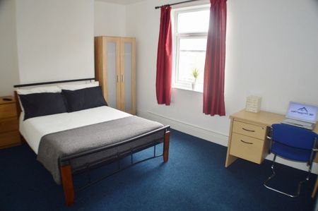 4 Bed Terraced House, Wimbourne Road, NG7 - Photo 2