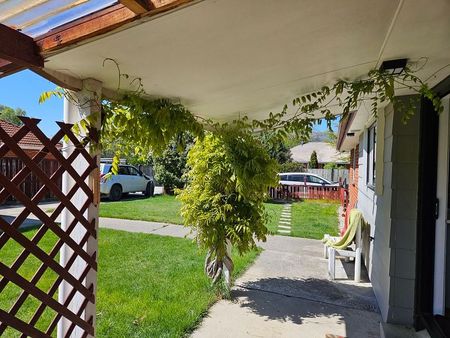 Warm and functional home in Cromwell - Photo 4