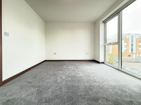 4 bedroom end of terrace house to rent - Photo 5