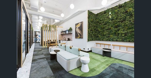 GROUND FLOOR, $800 PW MODERN 1 BEDROOM APARTMENT WITH RESORT AMENITIES. AVAILABLE NOW, READY TO MOVE IN! - Photo 1