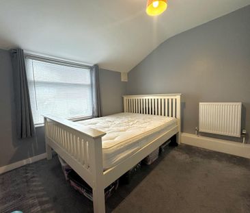 3 bedroom end of terrace house to rent - Photo 3