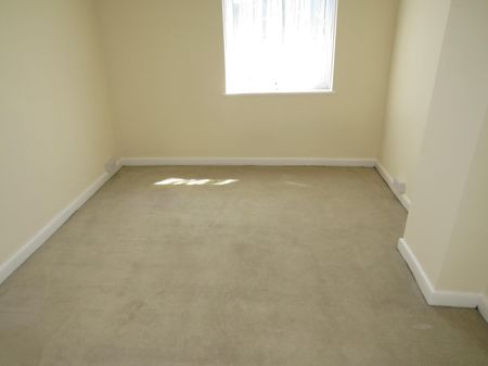 Weycroft Road - Photo 3