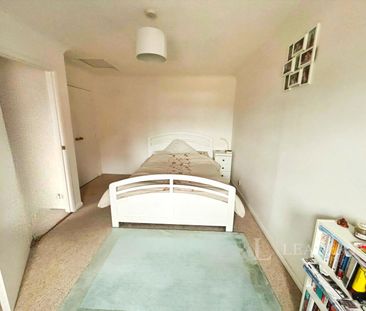 1 bedroom semi-detached to rent Leatherhead - Photo 2