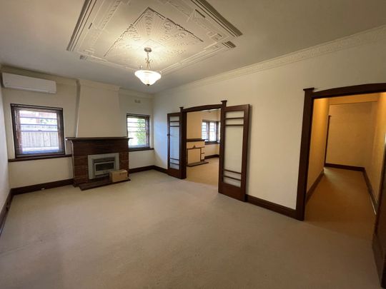 921 Hampton St, Brighton - Photo 1