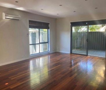 Three Bedroom Townhouse Newport- Garage not available to this property - Photo 1