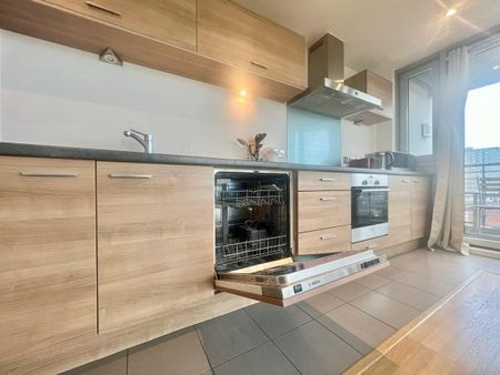 Admiralty Tower, Queen Street - Photo 3